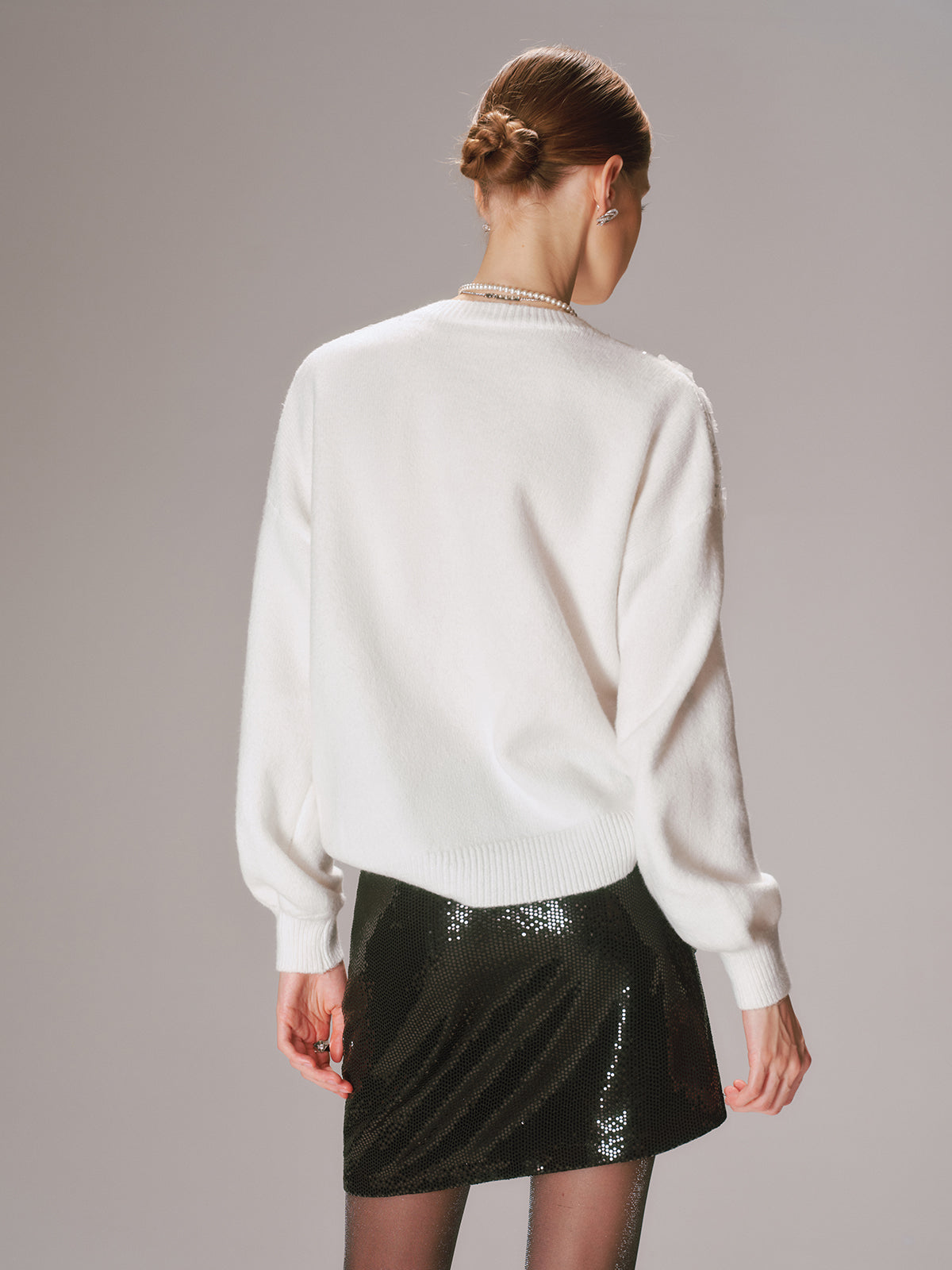 Pull brodé de sequins floraux en maille