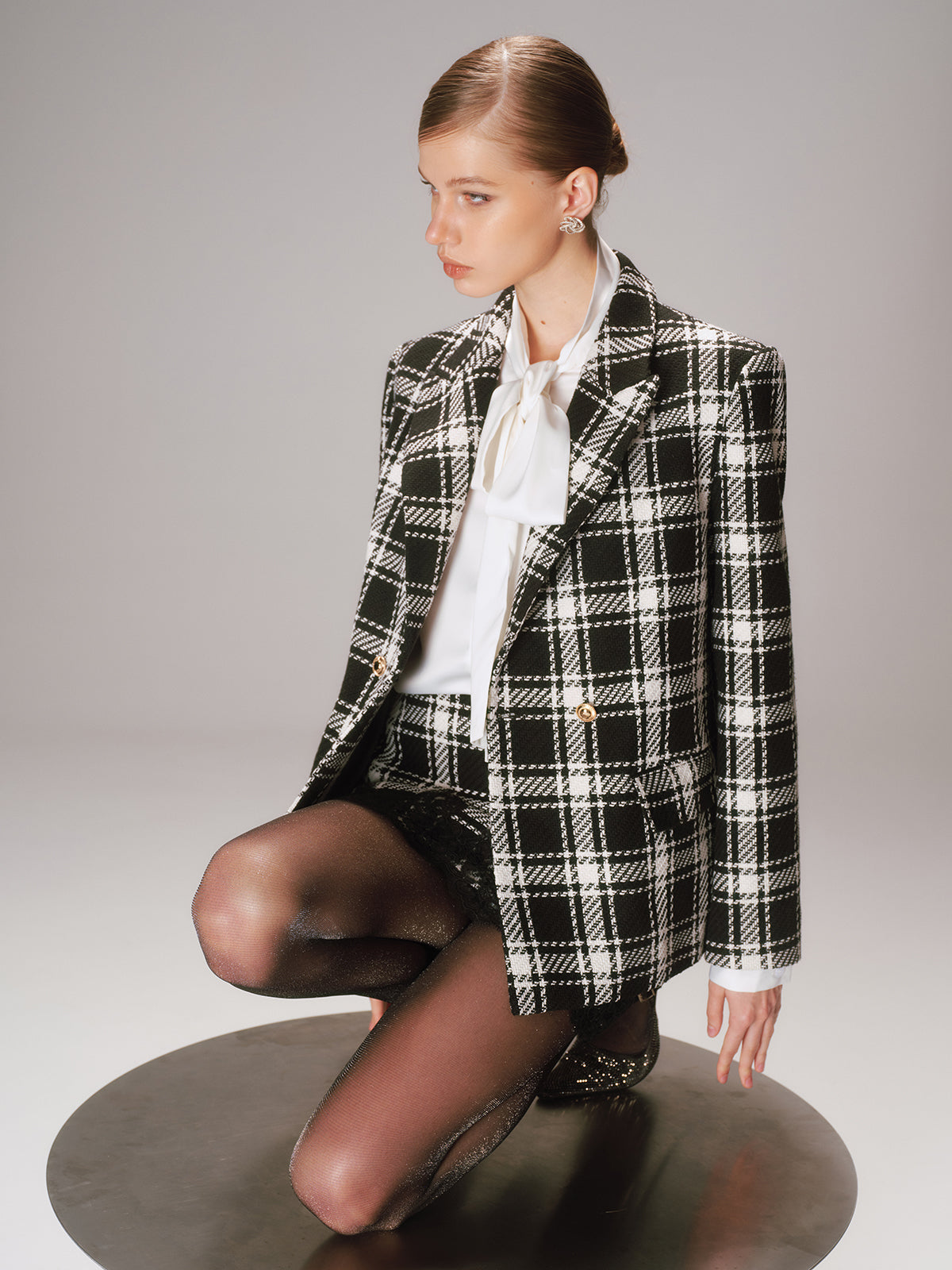 Blazer en tweed à carreaux et boutons métalliques