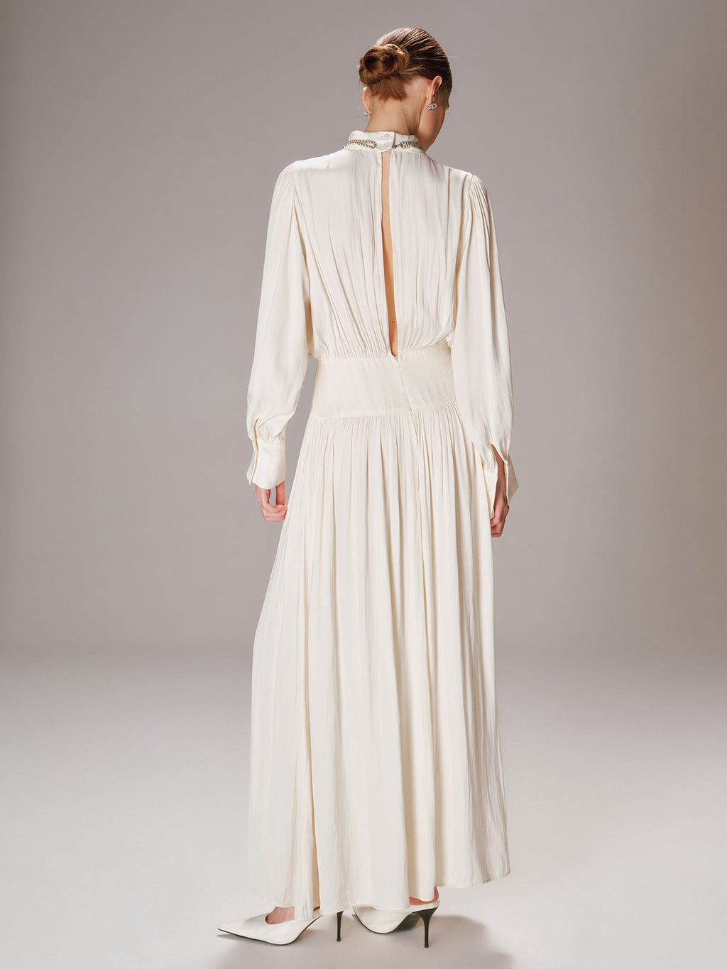 Hochgeschlossenes, langärmeliges Maxikleid