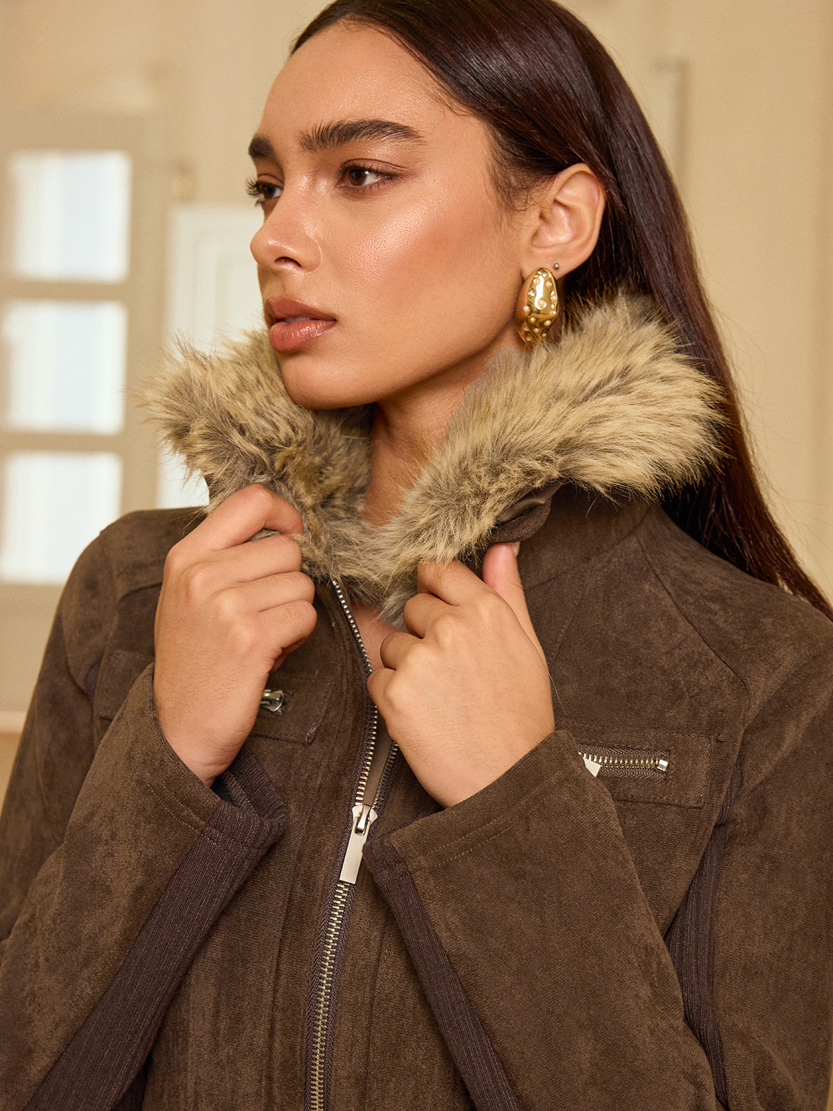 Wildlederimitatjacke mit Strickpaneel und Kunstfellkragen