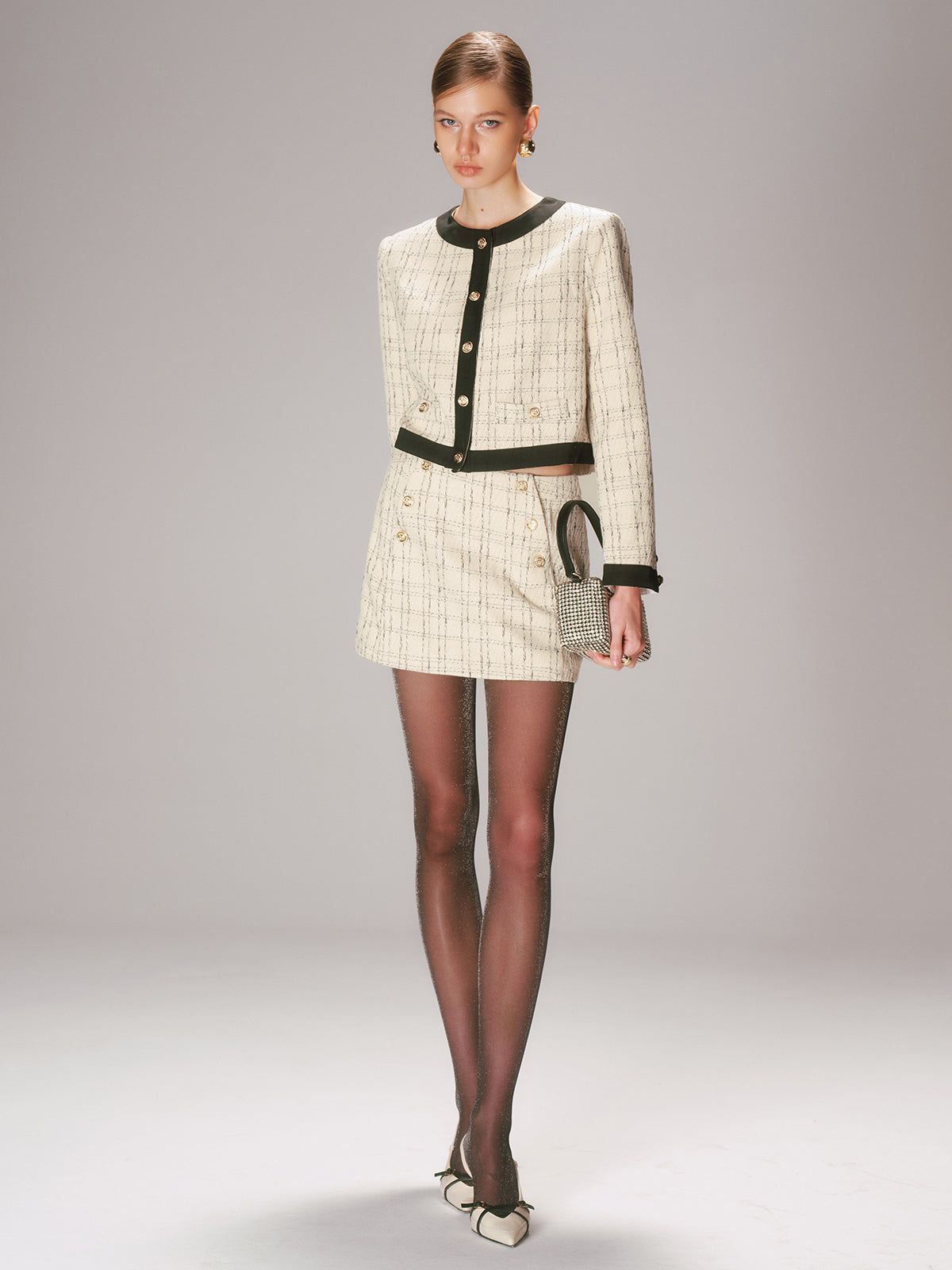 Ensemble veste en tweed à liseré contrastant et short