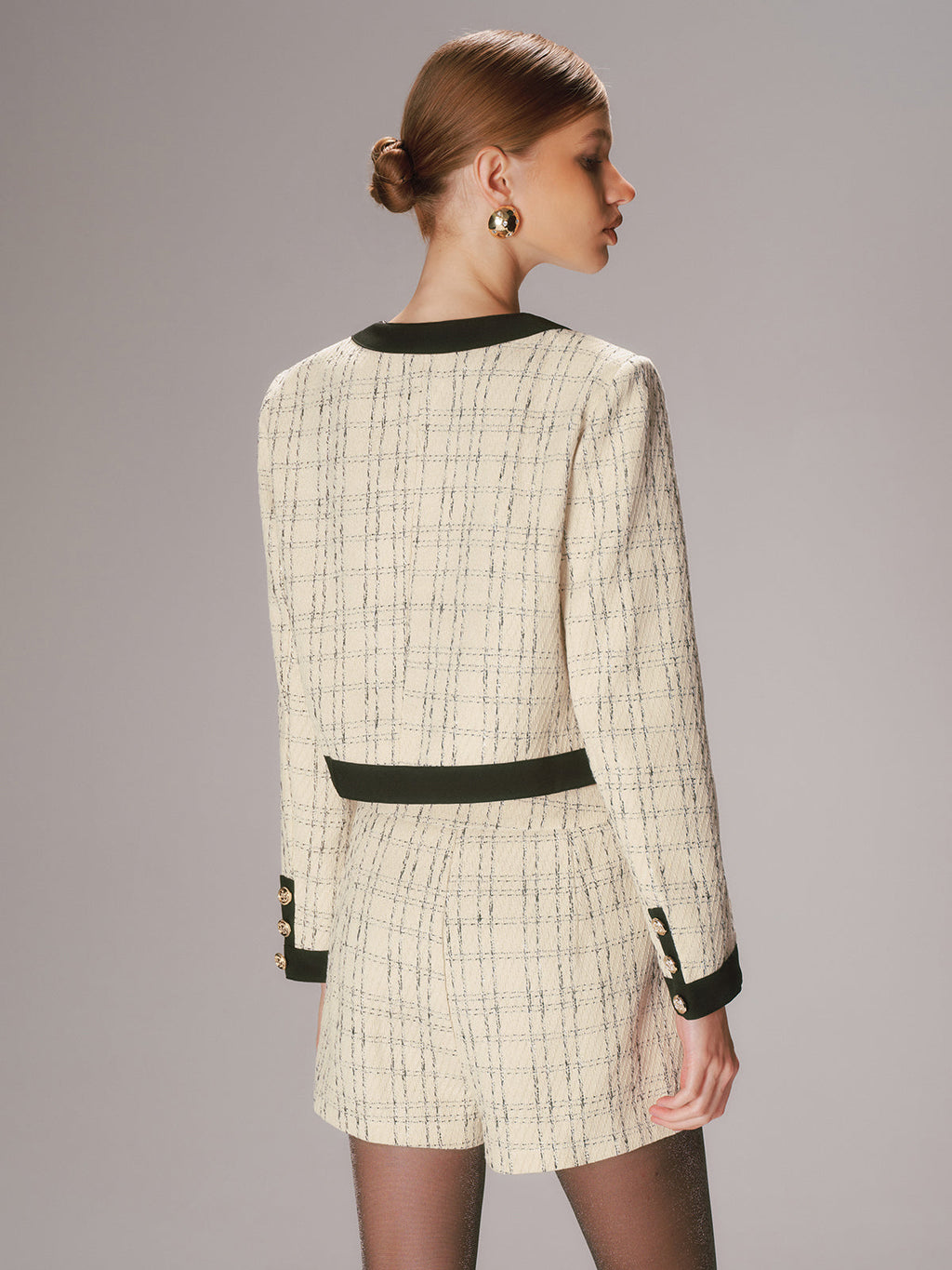 Ensemble veste en tweed à liseré contrastant et short