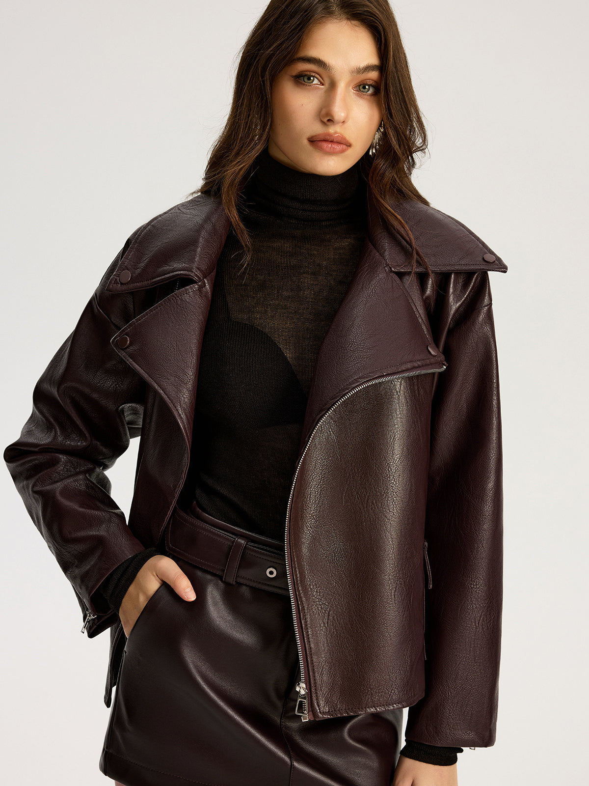 Kunstlederjacke mit Reißverschluss und Gürtel