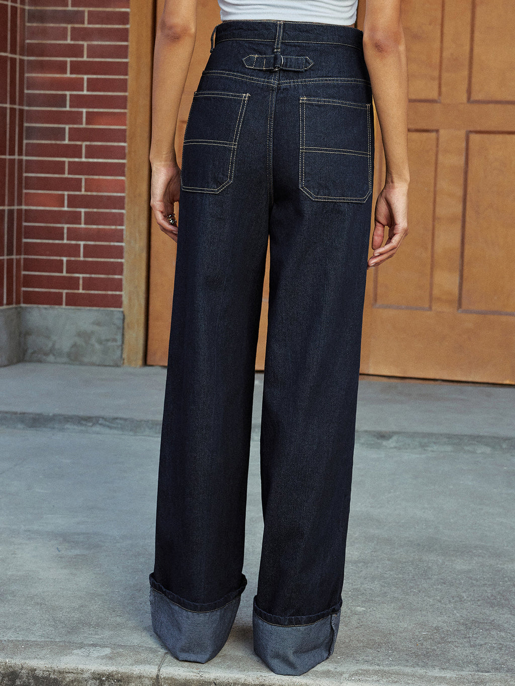 High-Waist Jeans mit weitem Bein und Aufschlag