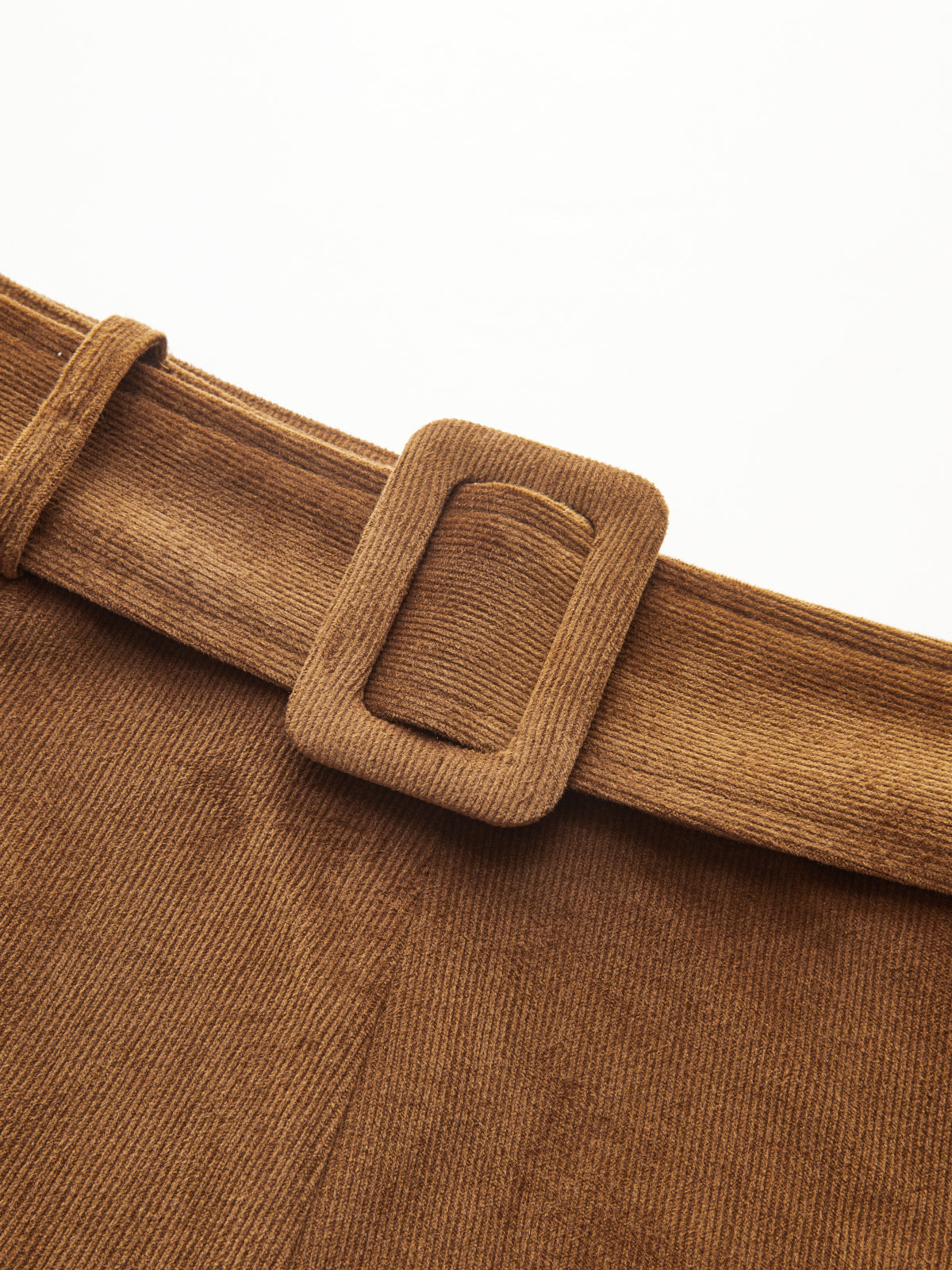 Gürtelhose aus Cord mit Bundfalten und normaler Bundhöhe