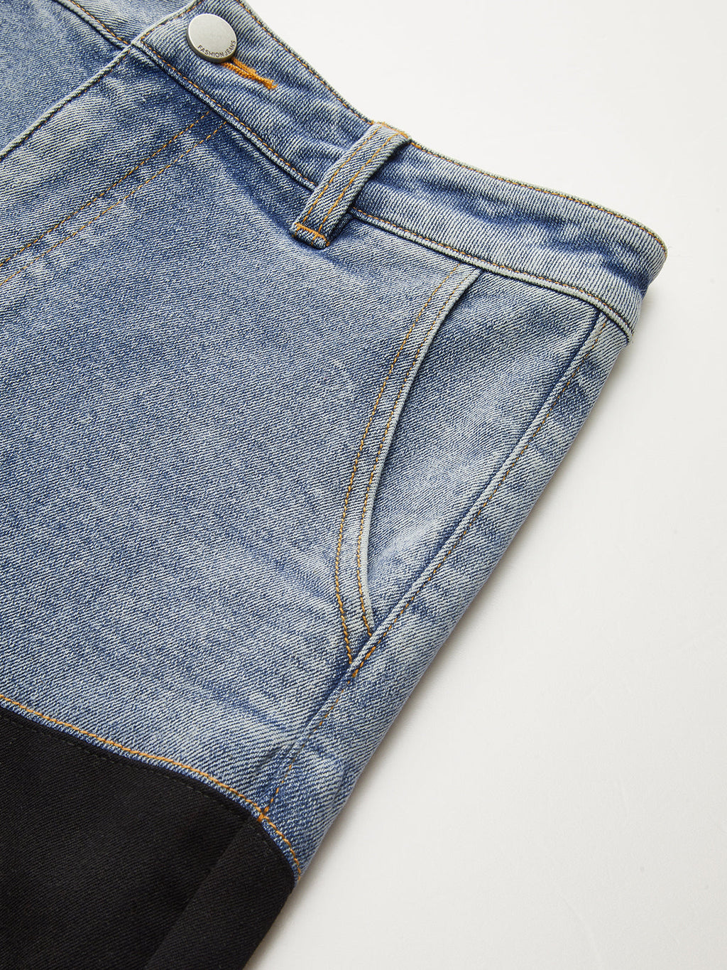 Schlaghose mit mittelhohem Bund und Jeans-Einsätzen