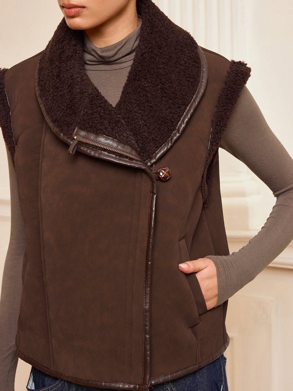 Gilet en peau lainée zippé à col
