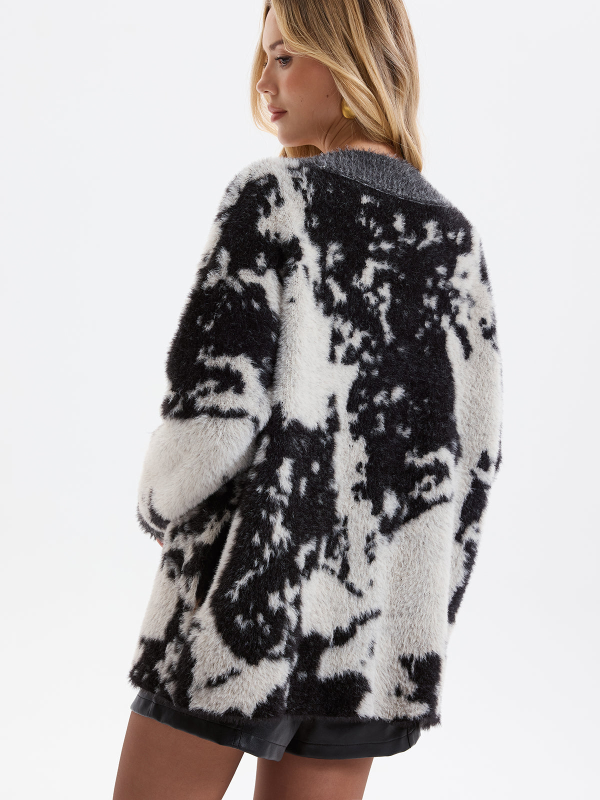 Cardigan aus Fuchsfellimitat mit Kuh-Print