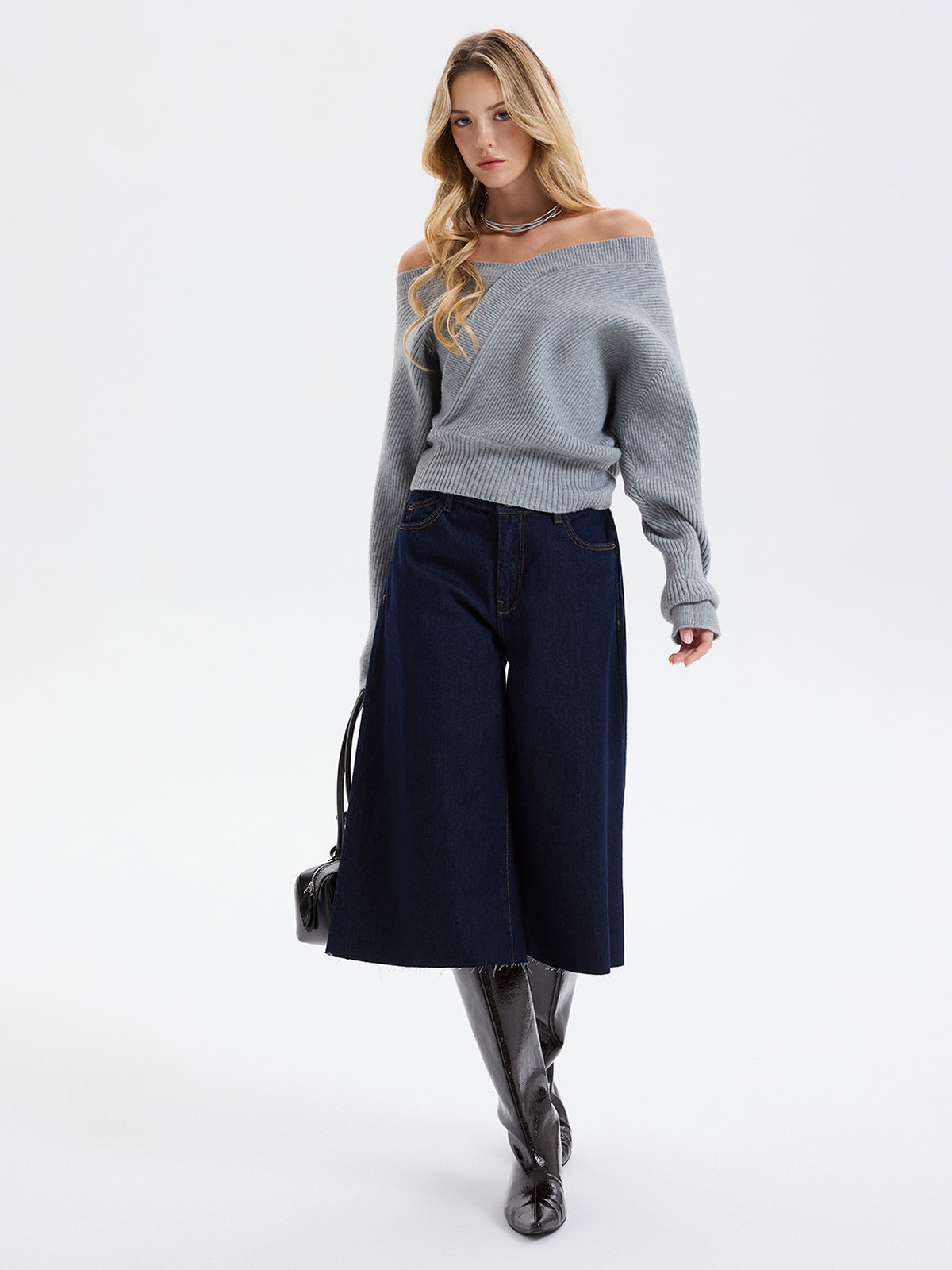 Asymmetrischer Off-Shoulder Rippstrickpullover