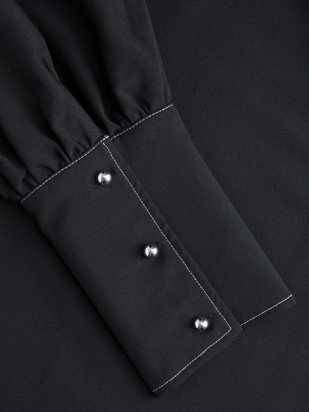 Bluse mit abnehmbarer Schleife und Puffärmeln