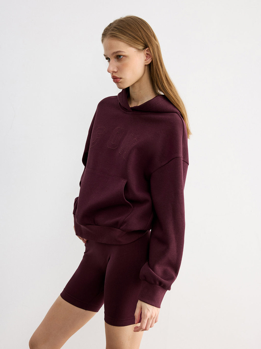Kapuzenpullover mit aufgesticktem Schriftzug