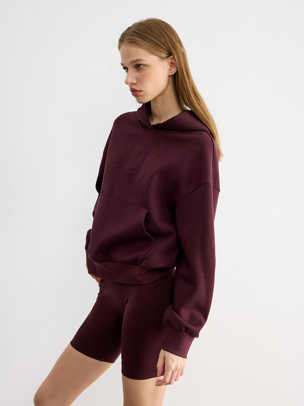 Kapuzenpullover mit aufgesticktem Schriftzug