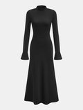 Robe à col montant et poignets évasés