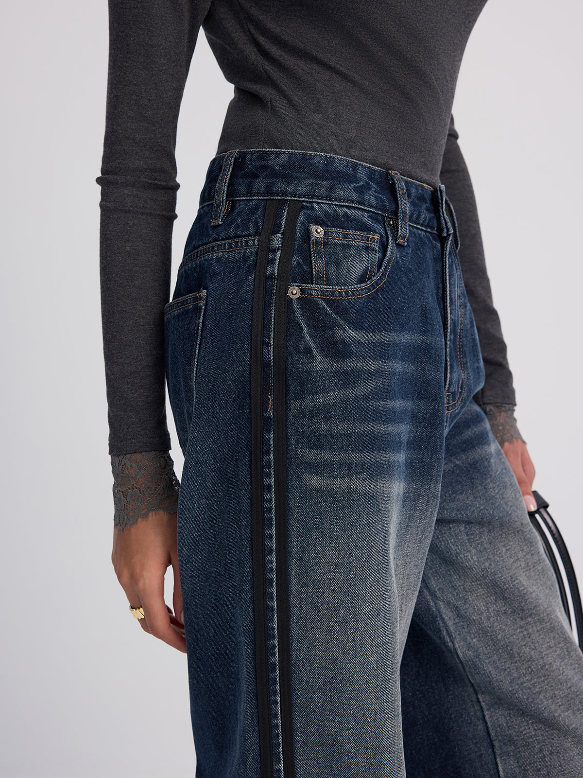 Weite Jeans aus verwaschenem Denim
