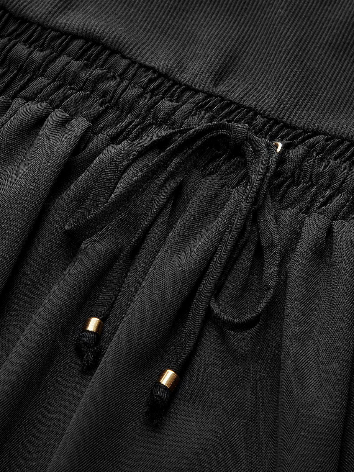 Robe à col roulé et taille élastiquée