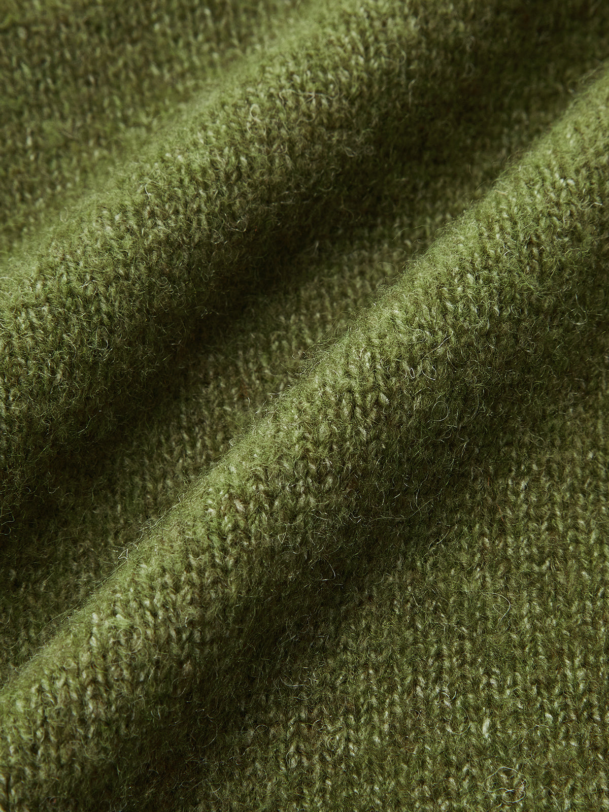 Ensemble cardigan en maille à col roulé et jupe crayon