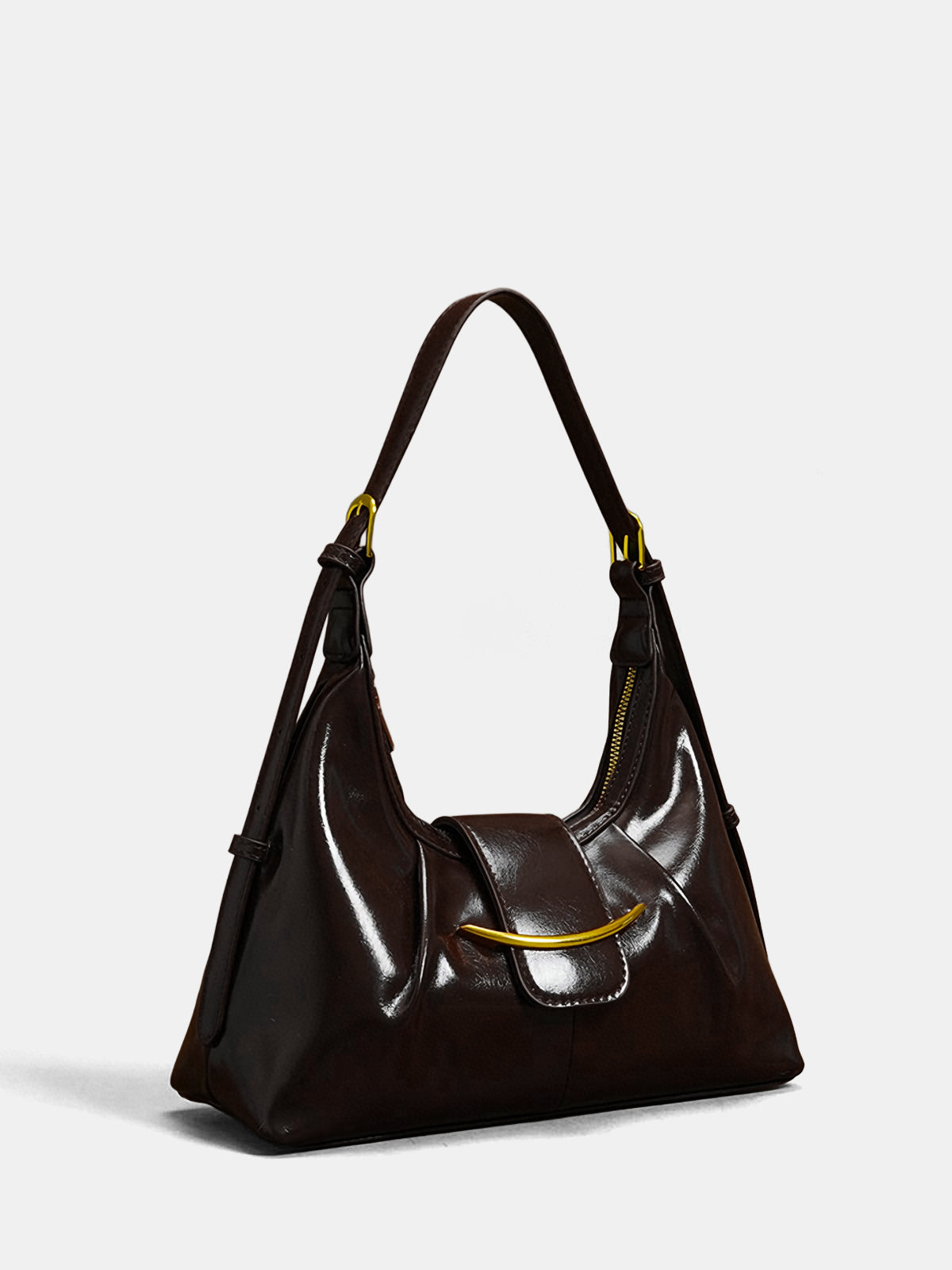 Sac hobo en cuir verni avec détails dorés