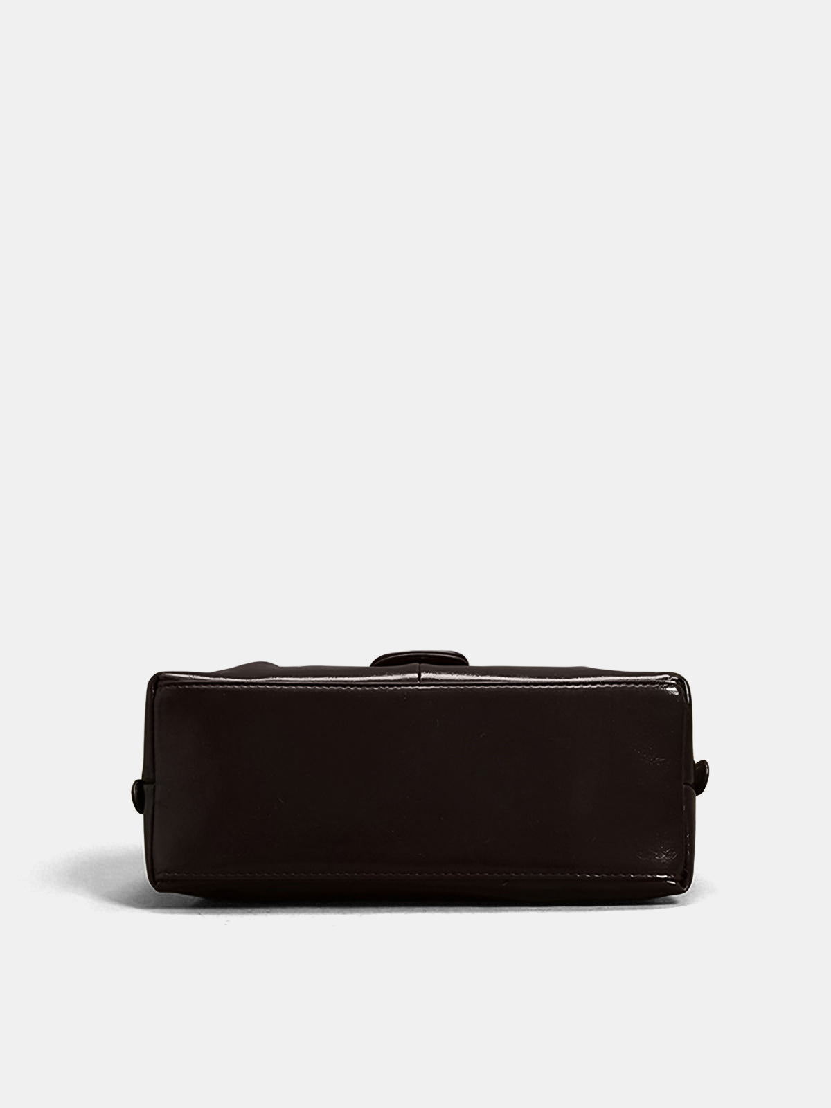 Sac hobo en cuir verni avec détails dorés