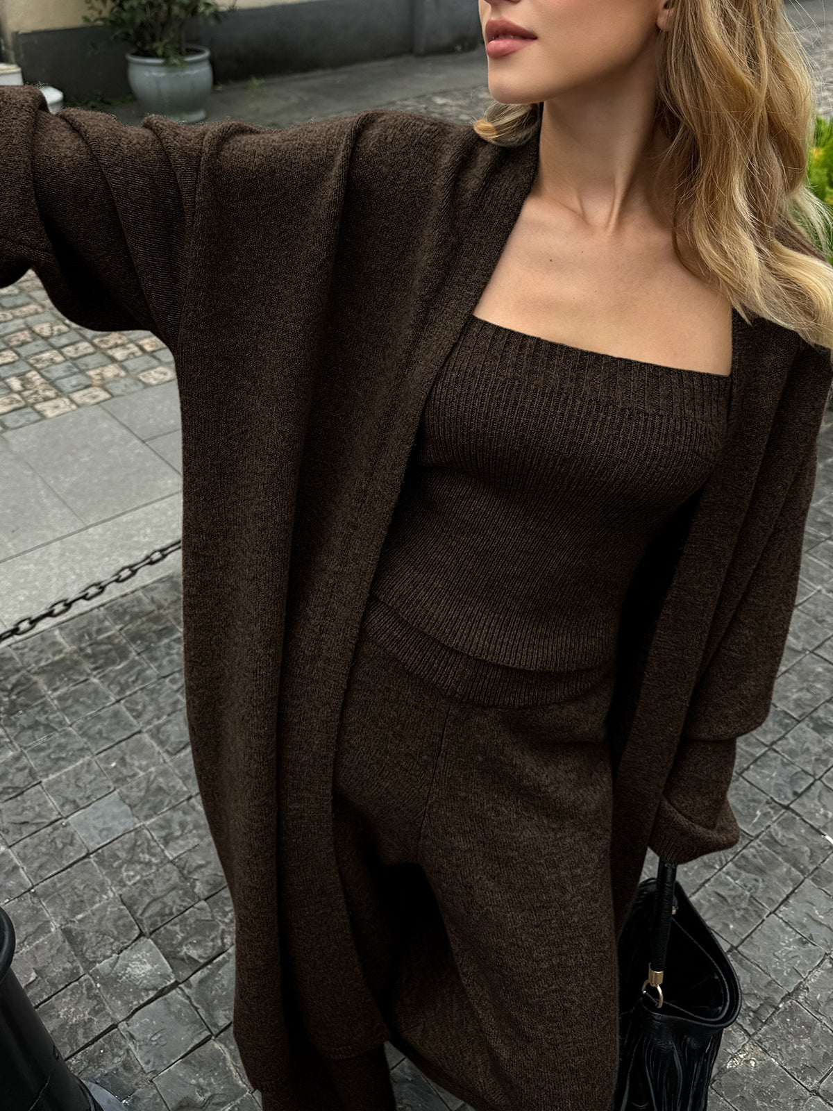 Dreiteiliges Strick-Bustier-Cardigan-Hosen-Set