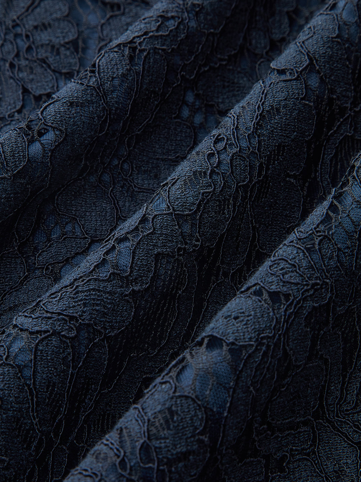 Robe asymétrique à volants en dentelle à manches longues