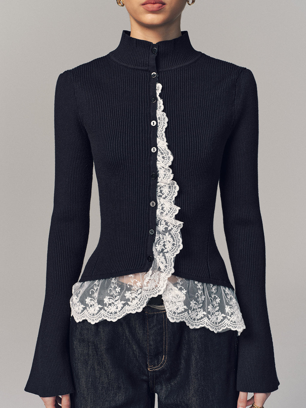 Cardigan côtelé à col montant et bordure en dentelle