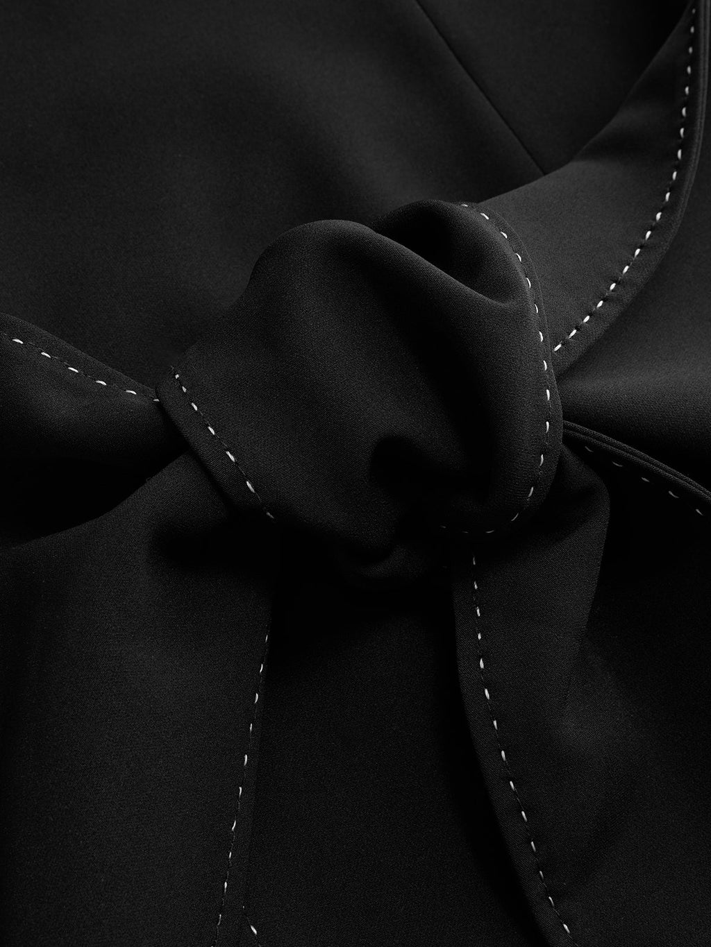 Ärmelloses Minikleid mit Knoten in der Taille
