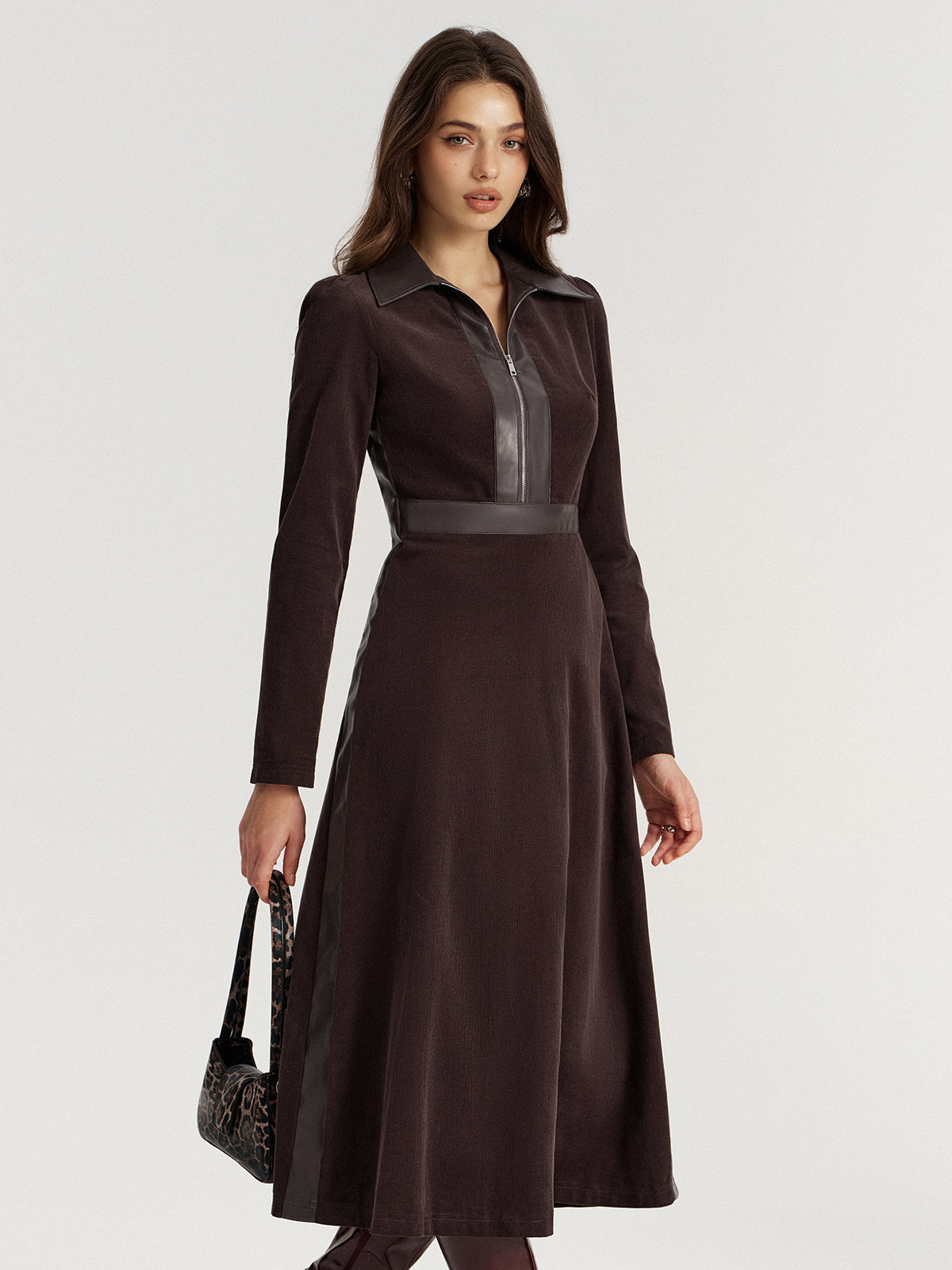 Midikleid aus Kord mit Kunstlederpaneelen
