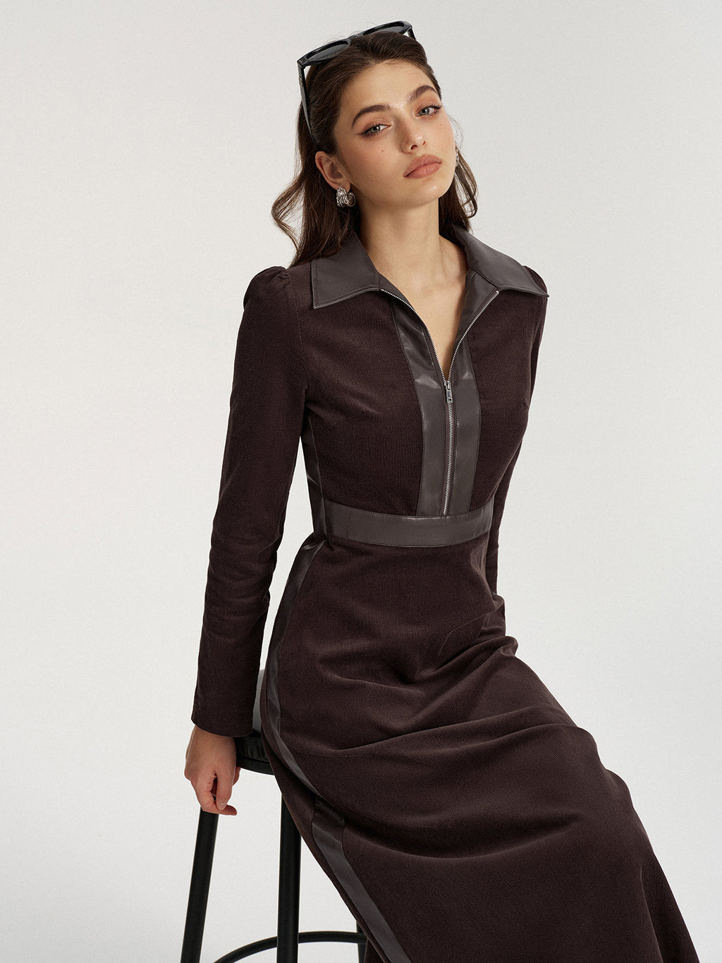 Midikleid aus Kord mit Kunstlederpaneelen