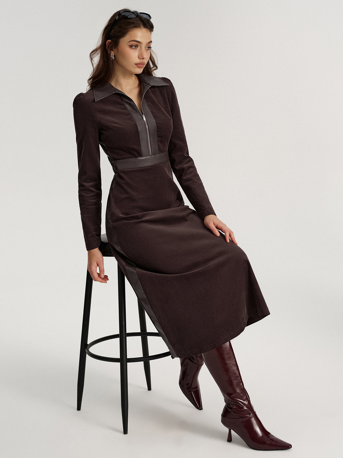 Midikleid aus Kord mit Kunstlederpaneelen