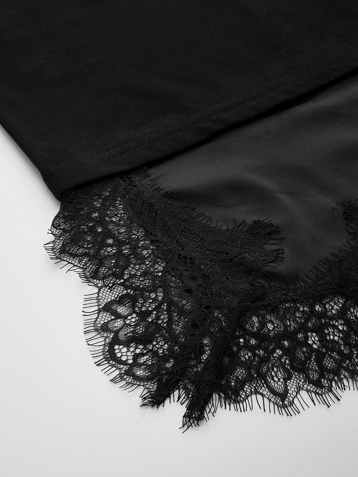 Haut à manches courtes et ourlet en dentelle asymétrique