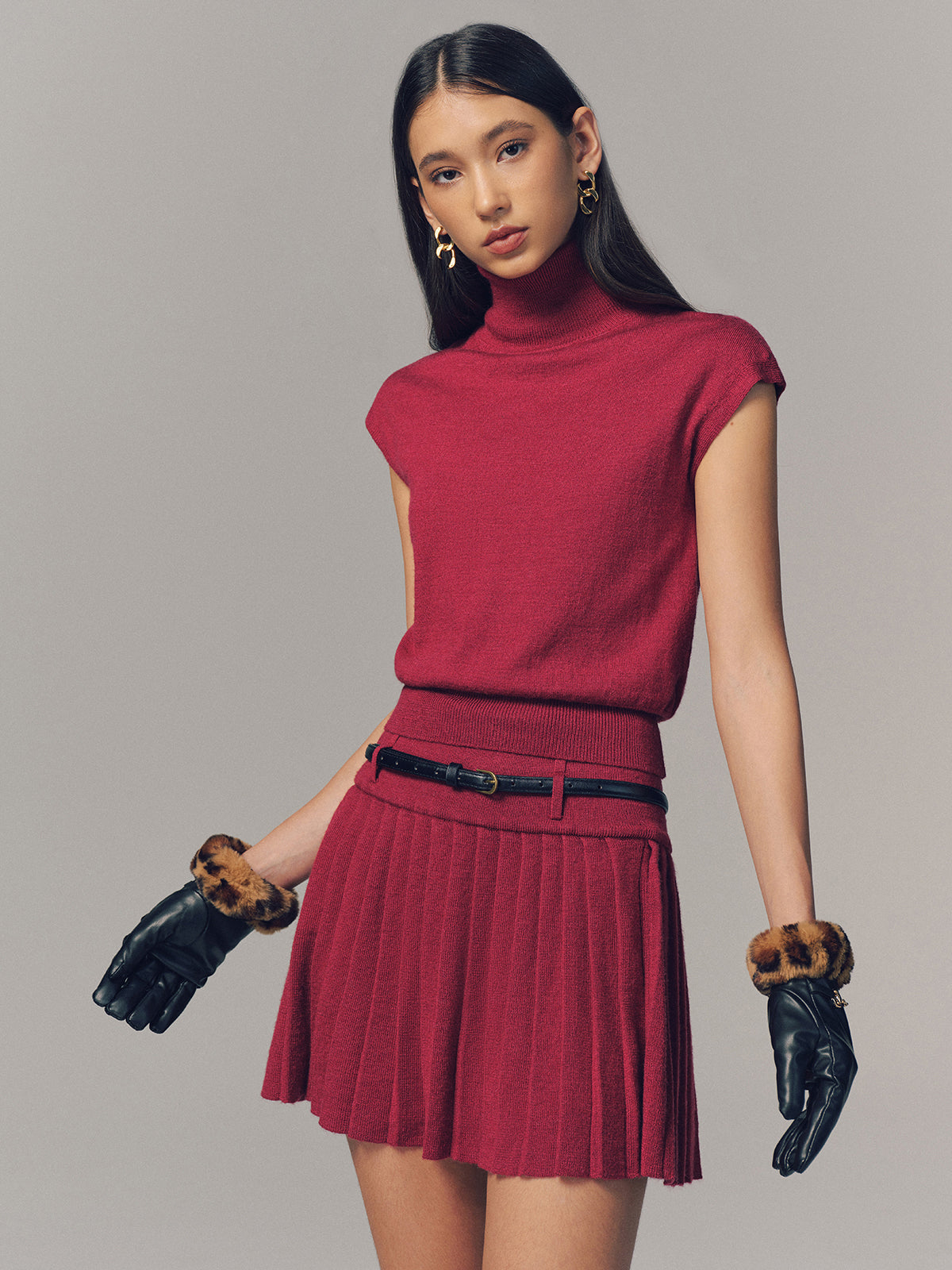 Ensemble Top Col Roulé & Mini-Jupe Plissée avec Ceinture
