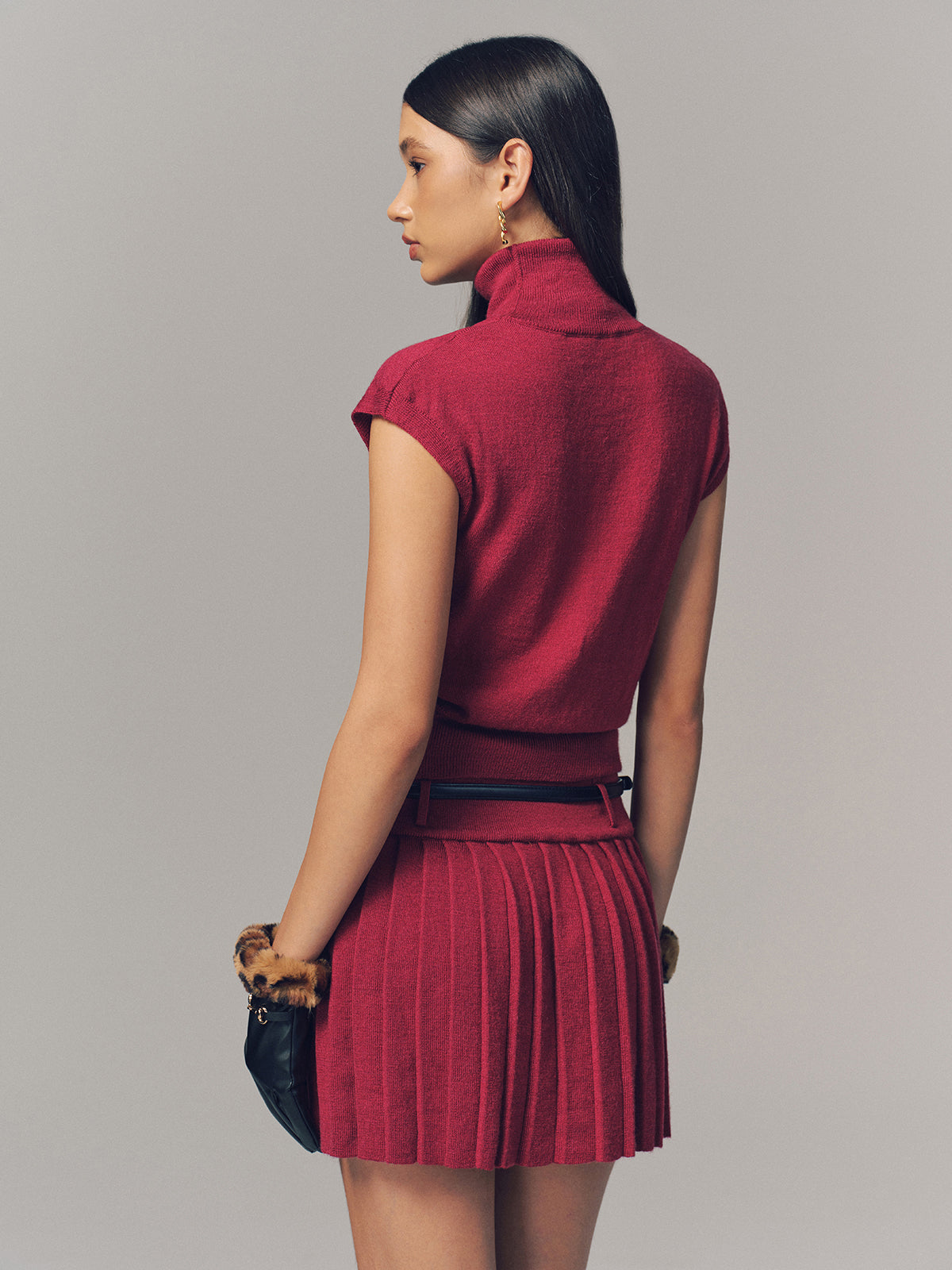 Ensemble Top Col Roulé & Mini-Jupe Plissée avec Ceinture