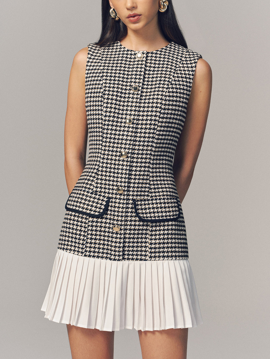 Mini-robe sans manches plissée à motif pied-de-poule