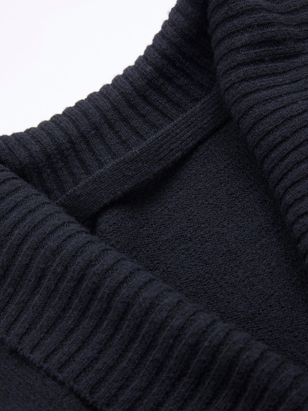 Strickpullover mit tiefem V-Rückenausschnitt