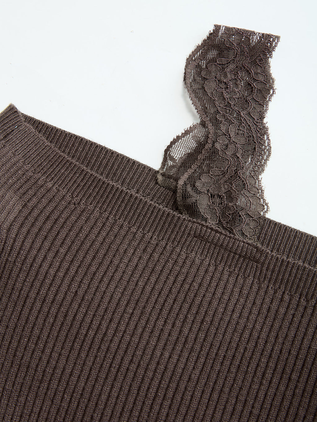 Gestricktes Off-Shoulder Midi-Kleid mit Spitze und Schlitz