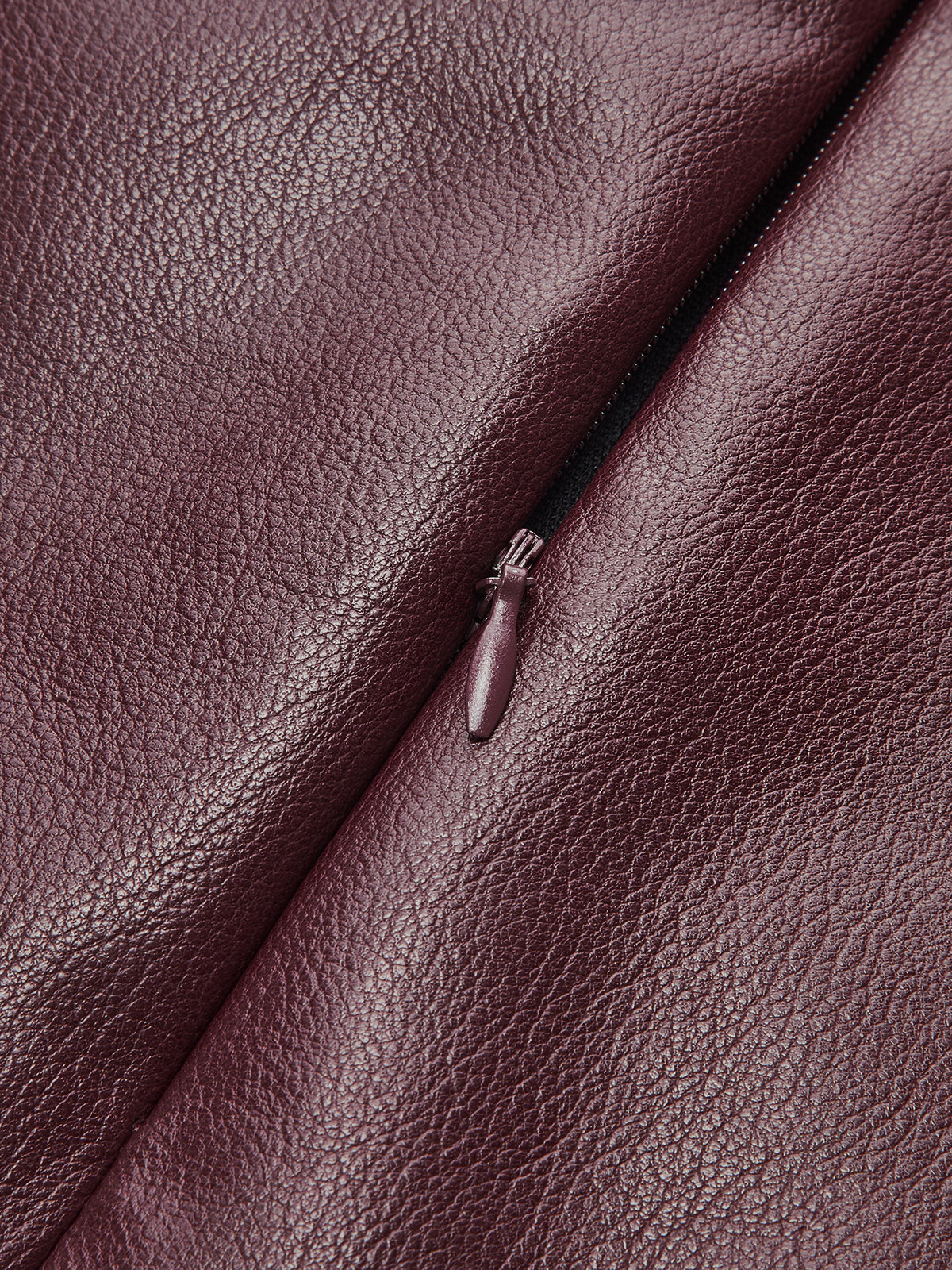 Mini-jupe asymétrique drapée en similicuir