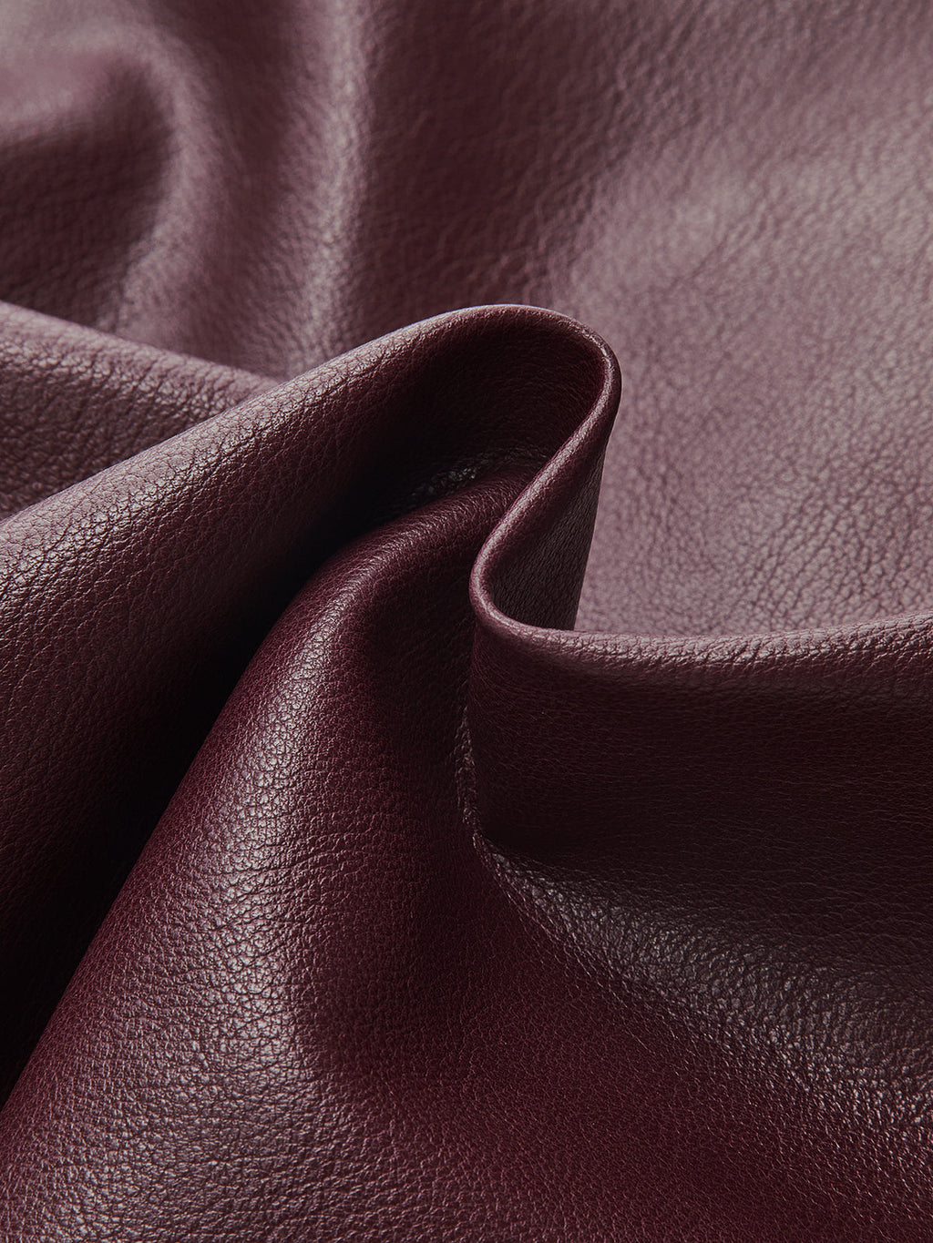 Mini-jupe asymétrique drapée en similicuir