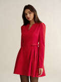 Mini-Kleid mit V-Ausschnitt und Schleifendetail