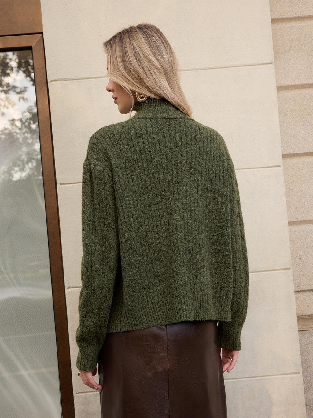 Ensemble deux pièces tricoté torsadé col roulé et cardigan