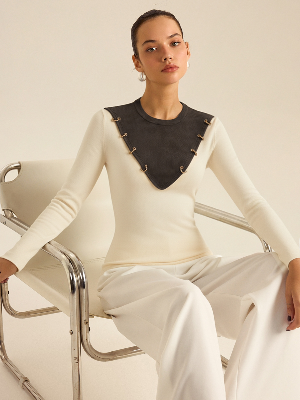 Strick-Langarmshirt mit Farbblock-Design und Metalldetails