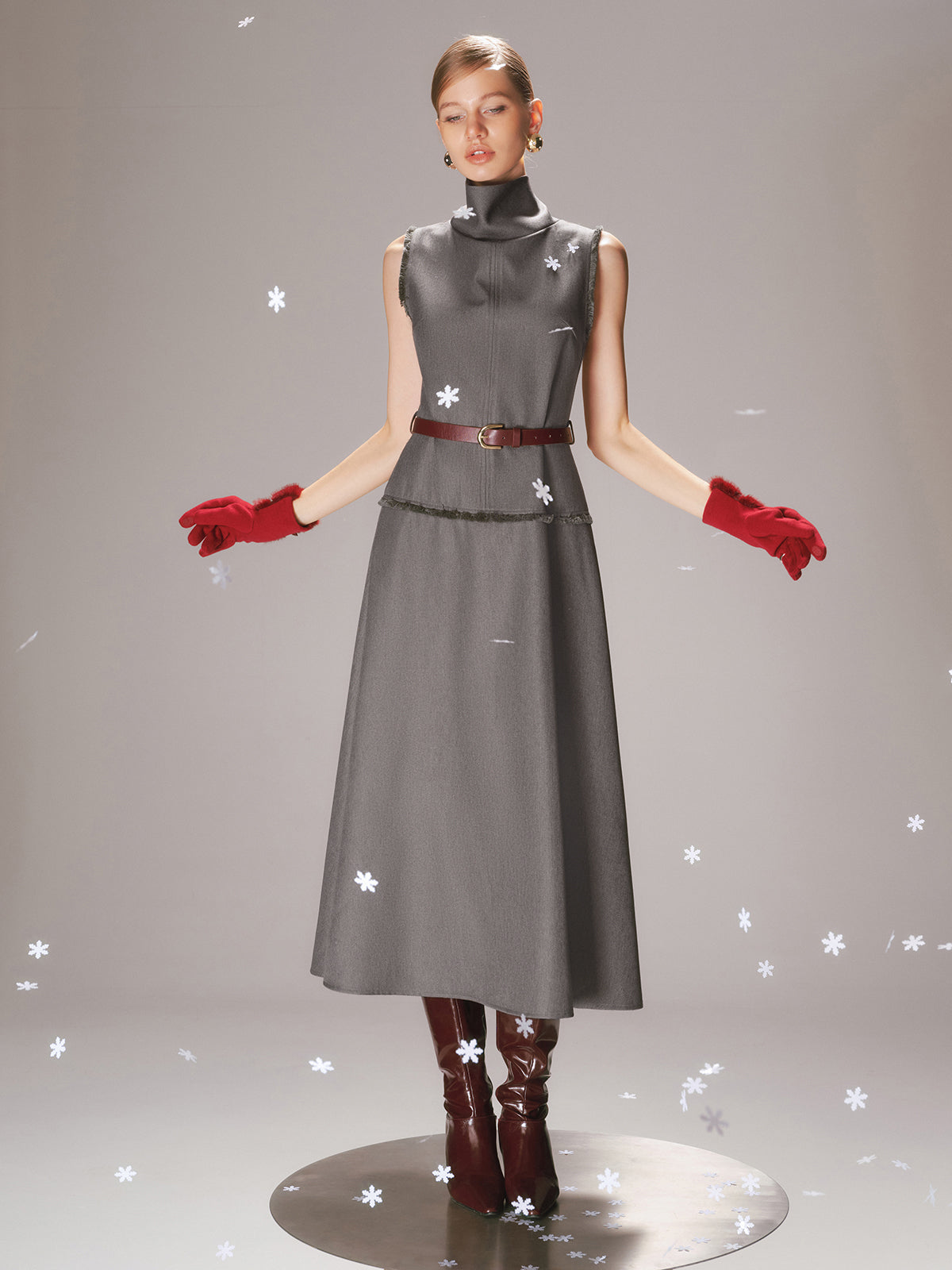 Robe longue sans manches à col roulé et ceinture