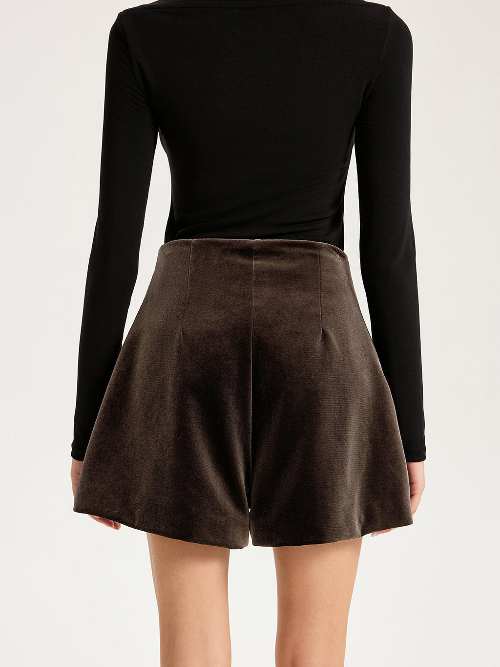 Samt-Shorts mit mittelhohem Bund und Knopfleiste