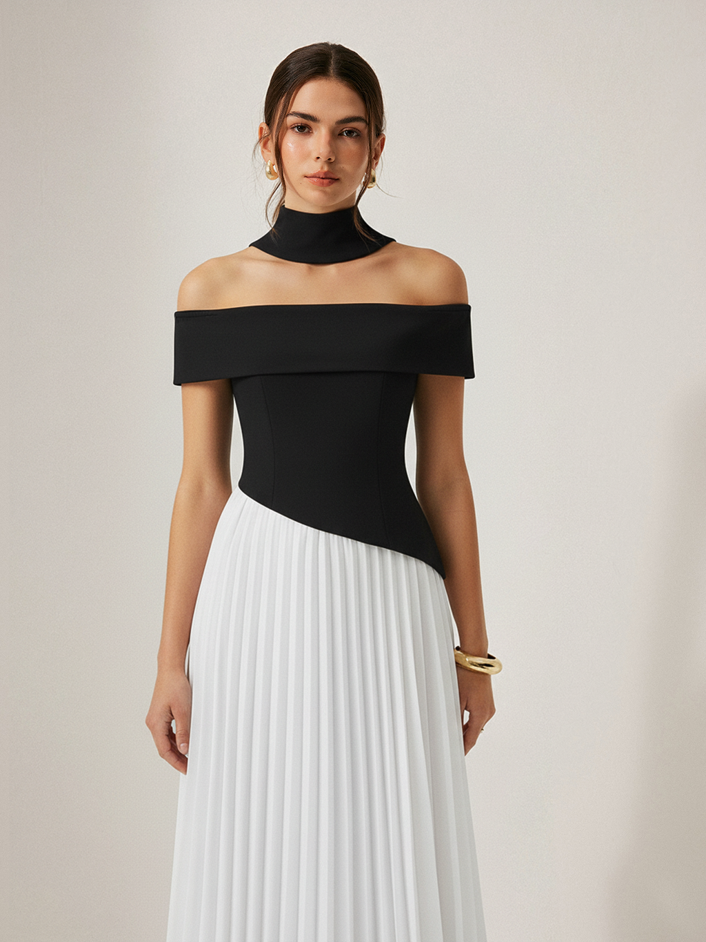 Maxikleid mit Color-Blocking, schulterfrei und plissiert