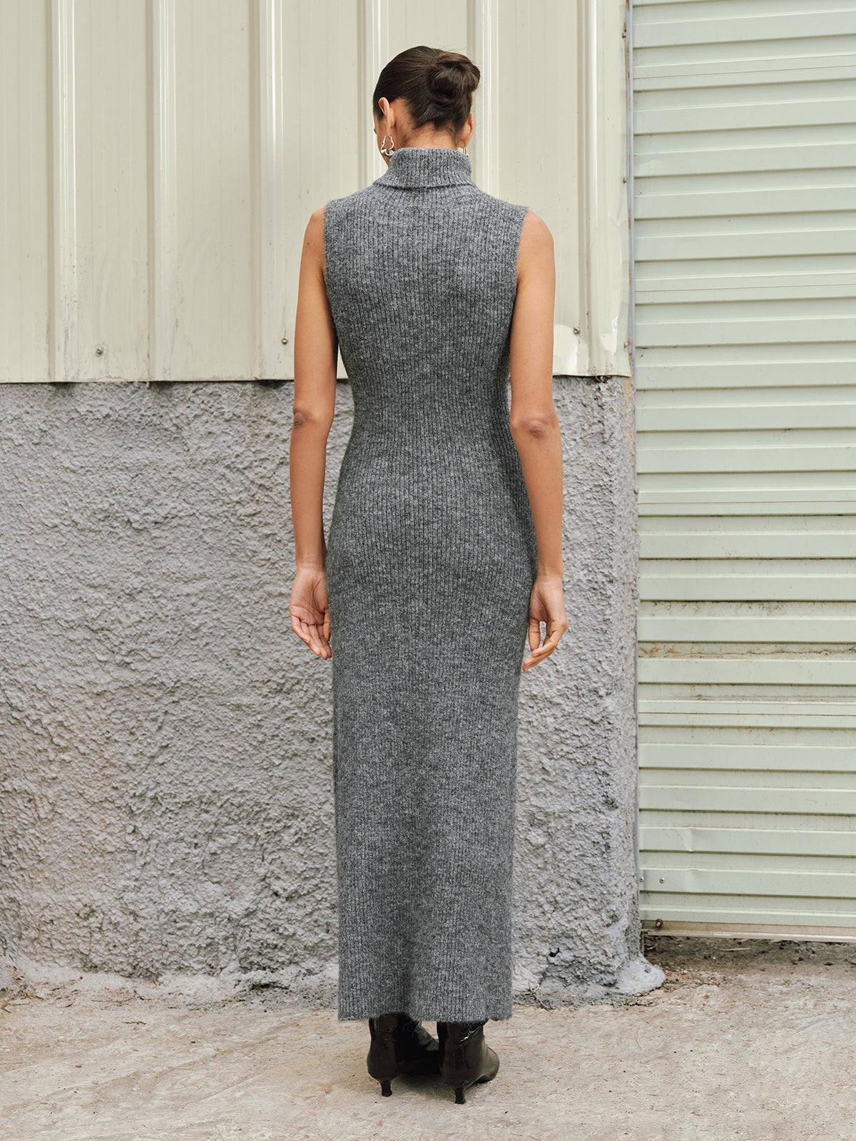 Robe pull sans manches à col roulé en laine mélangée