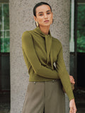 Enganliegendes Stricktop aus Wollmix mit Bindekragen