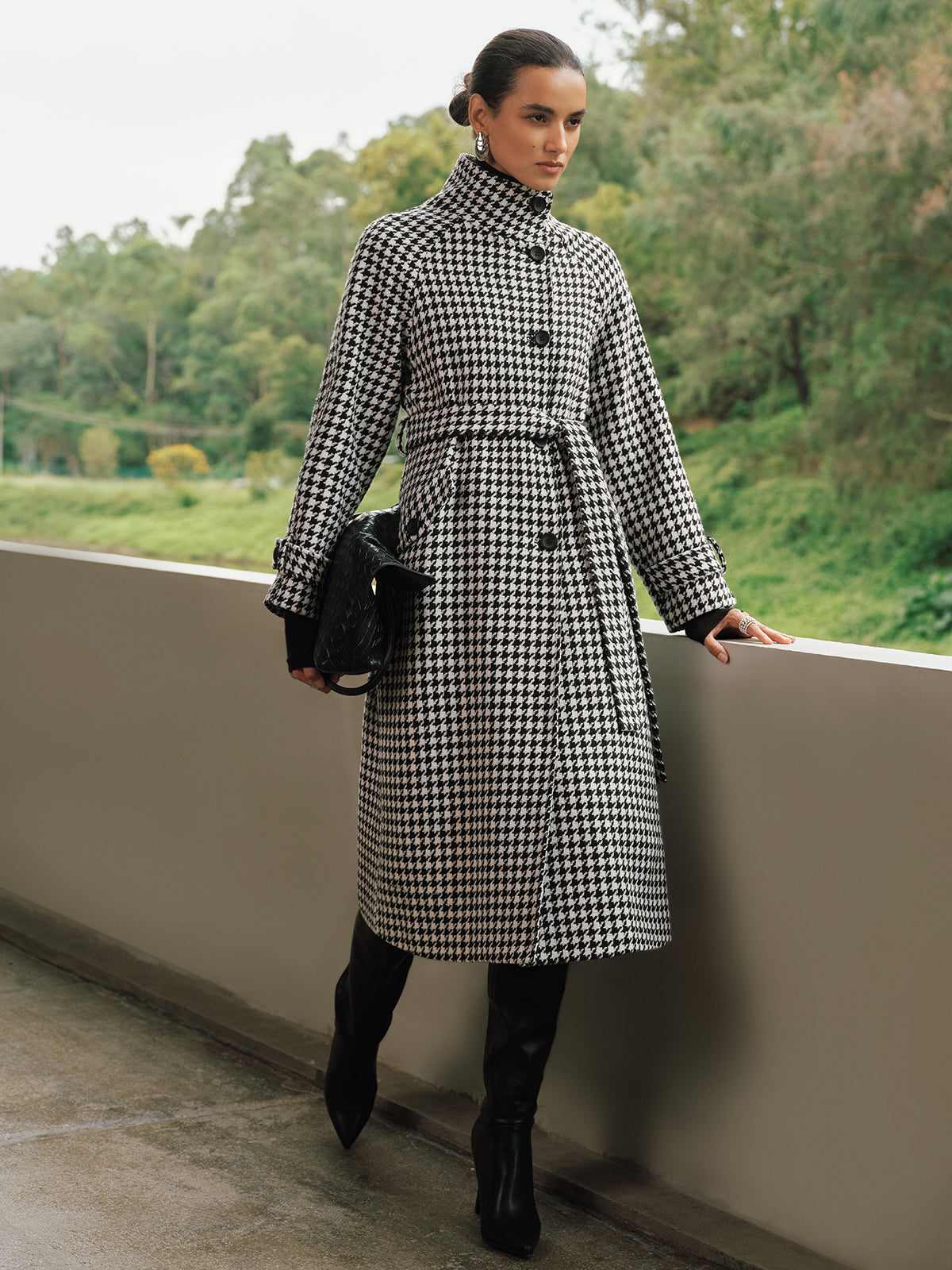 Long Trench-Coat Ceinturé en Tweed Pied-de-Poule