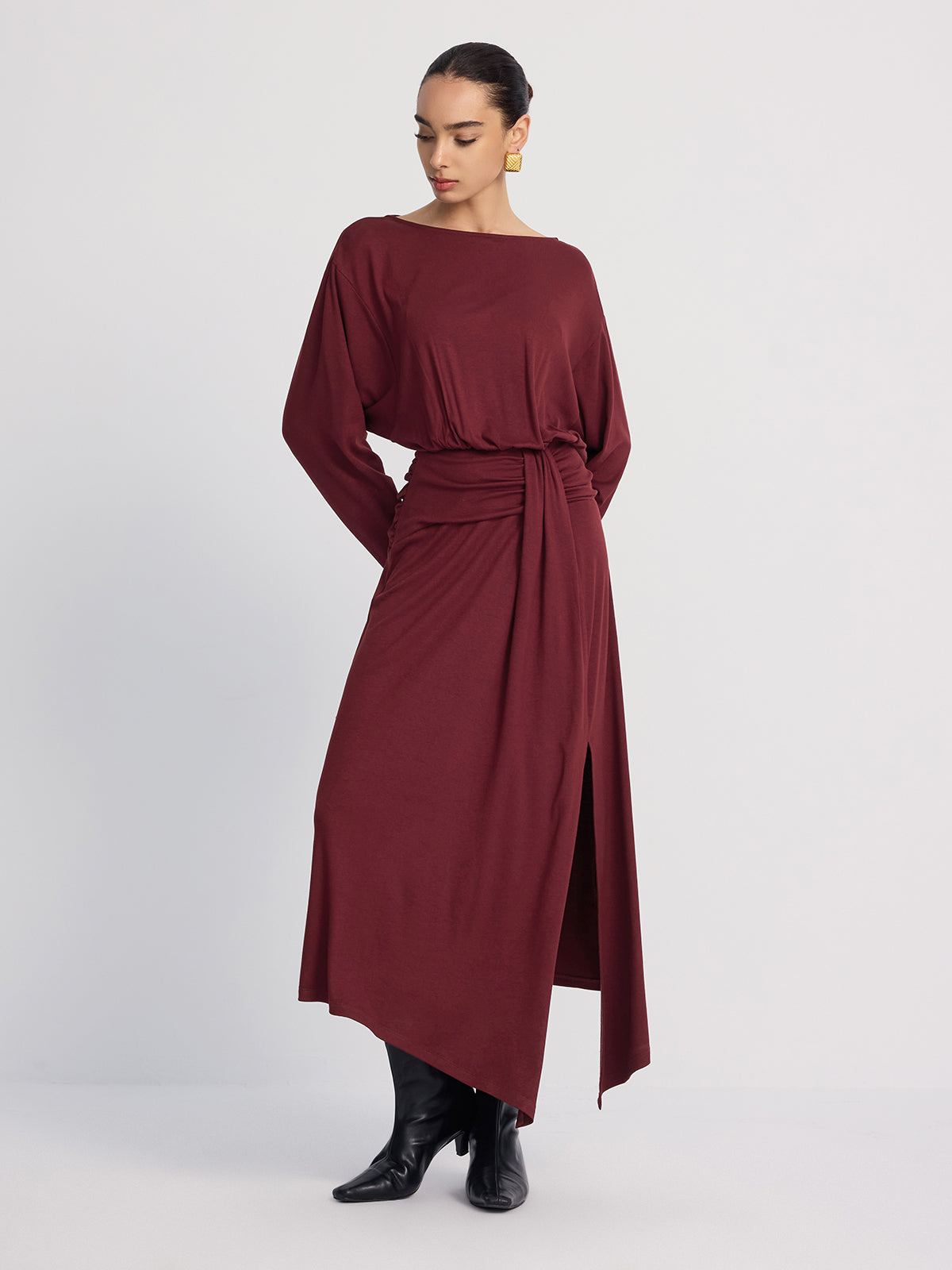 Robe longue fendue drapée à manches longues