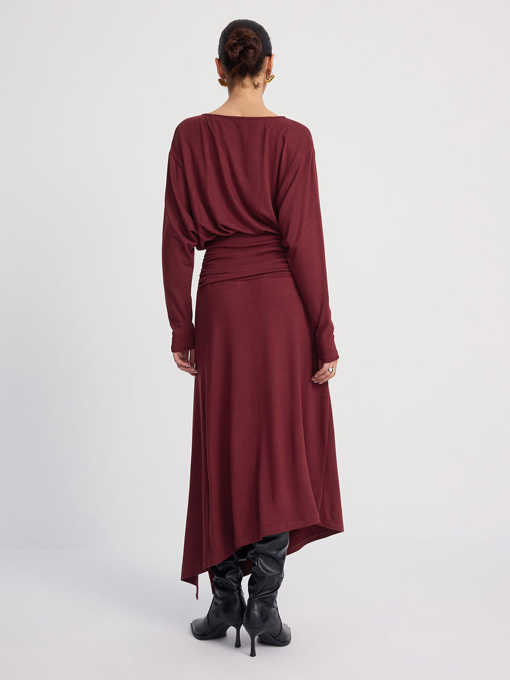 Robe longue fendue drapée à manches longues