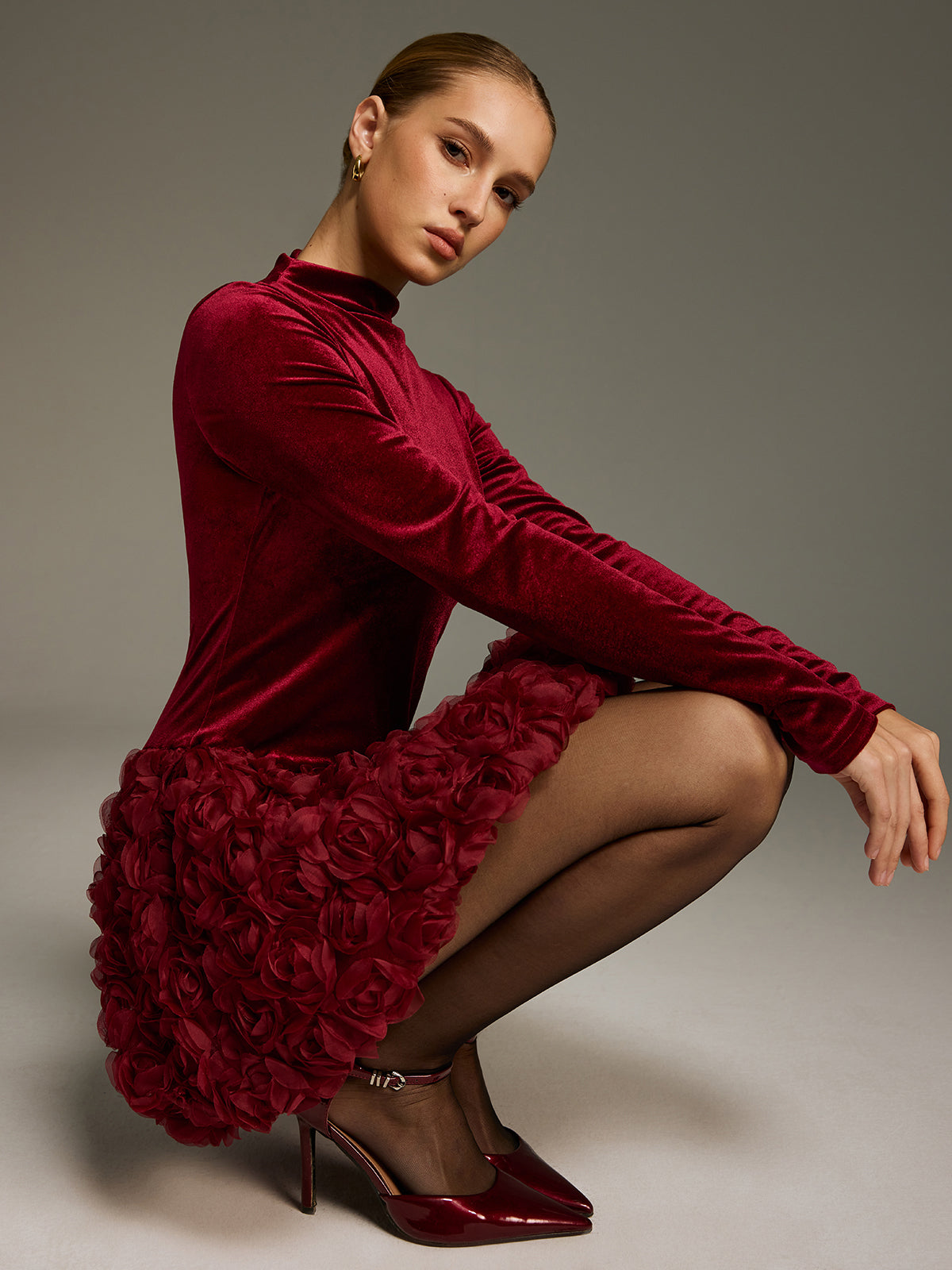 Mini-robe en velours à volants roses 3D