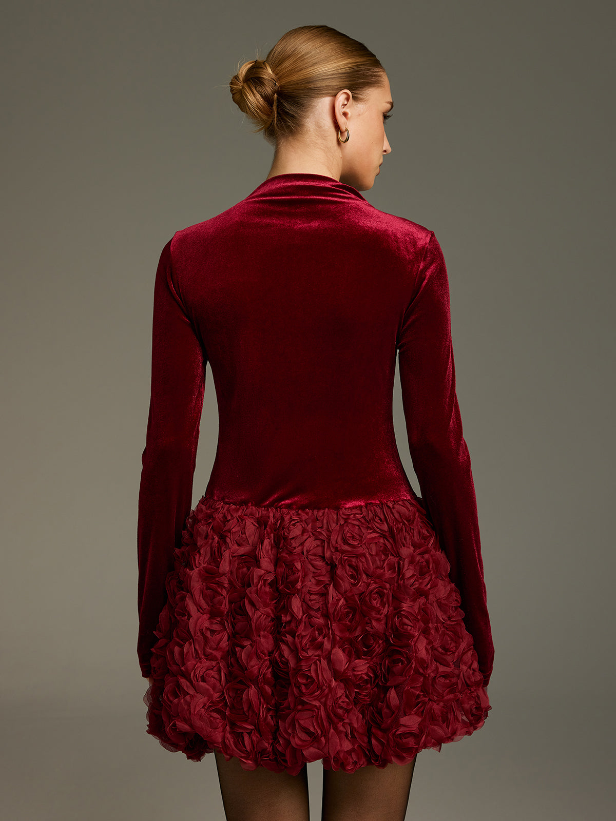 Mini-robe en velours à volants roses 3D